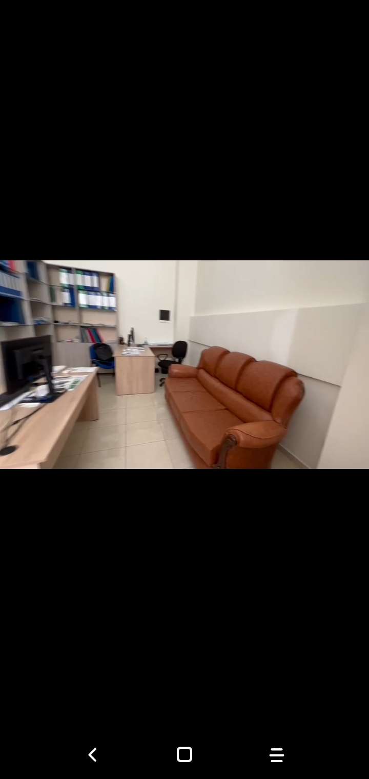 Shitet Ambjent zyre, tek 21 Dhjetori